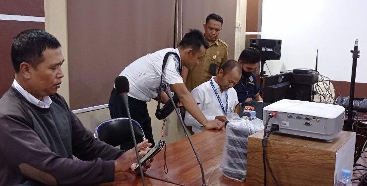 FOTO : DEVIANA/MATAKALTENG - Kegiatan aktivasi IKD di Bandara H. Asan Sampit, Senin 8 Mei 2023.