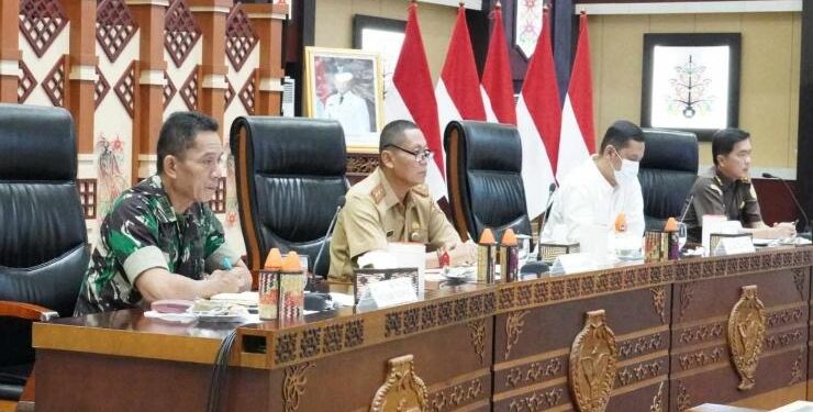 FOTO : IST/MATAKALTENG - Yuas Elko hadiri Rapat Koordinasi Pengendalian Inflasi Tahun 2023 bersama Mendagri Tito Karnavian secara virtual.