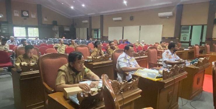 FOTO : DIAN/MATA KALTENG - Pemerintah Kotim saat pembahasan Raperda Pajak dan Retribusi Daerah di DPRD Kotim, Selasa 9 Mei 2023.