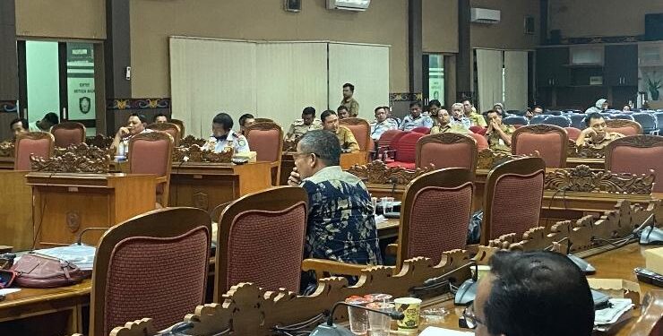 FOTO : DIAN/MATA KALTENG - Suasana rapat pembahasan raperda Pajak Daerah dan Retribusi Daerah Kotim, Selasa 9 Mei 2023.