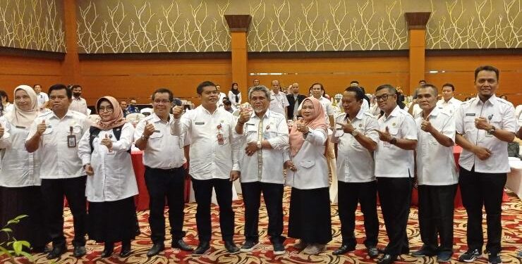 FOTO : DEVIANA/MATAKALTENG - Bimbingan teknis implementasi perizinan berusaha berbasis resiko oleh DPMPTSP yang dihadiri oleh sejumlah kepala dinas dan pelaku usaha, Selasa 10 Mei 2023.