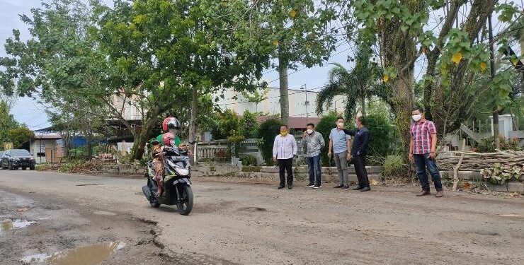 FOTO : Dok/DIAN MATA KALTENG - Kondisi jalan dalam Kota Sampit sebelum diperbaiki.