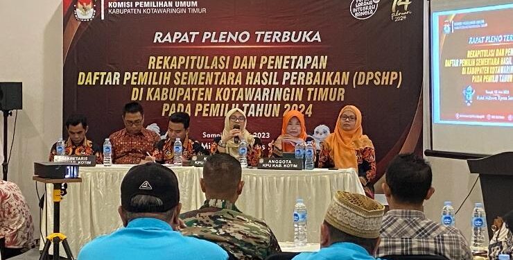 FOTO : DIAN/MATA KALTENG - Rapat pleno terbuka rekapitulasi dan penetapan daftar pemilih sementara hasil perbaikan (DPSHP) di Kabupaten Kotawaringin Timur (Kotim) pada pemilu Tahun 2024, Jumat 12 Mei 2023.
