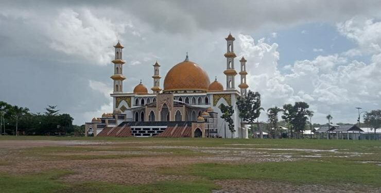 FOTO : AKH/MATAKALTENG - Masjid Agung Sukamara yang telah diberi nama Ad Durun Nafis