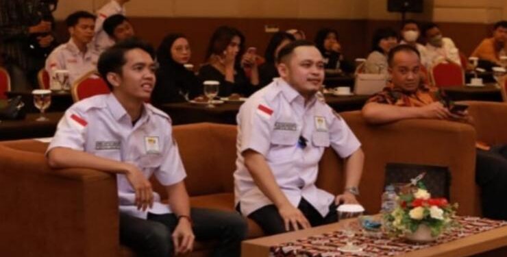 Ketua HIPMI Kalteng Deden Agustiar Sabran (kiri) bersama Sekretarisnya