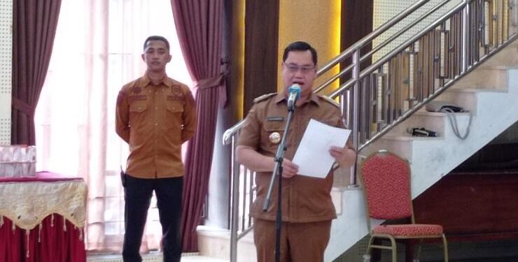 Bupati Kotim Halikinnor saat menetapkan pelaksanaan pilkades 2023, Senin 15 Mei 2023.