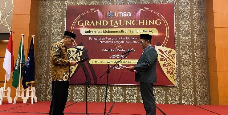 FOTO : DIAN/MATA KALTENG - Pelantikan Rektor dalam Grand launching Universitas Muhammadiyah Sampit (UMSA) di Aquarius Boutique Hotel Sampit, Selasa 16 Mei 2023.