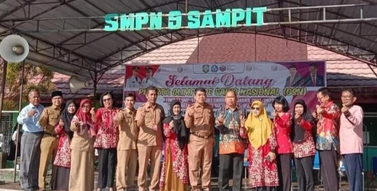 FOTO : DISDIK/MATA KALTENG - Pembukaan OSN tingkat SMP se Kabupaten Kotim, di SMPN 5 Sampit, Rabu 17 Mei 2023.