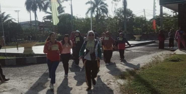 FOTO : IST DINKES/MATA KALTENG - Tes kebugaran dengan cara berlari di halaman Kantor Dinkes Kotim, Jumat 19 Mei 2023.