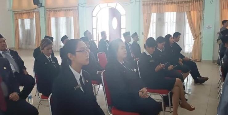 FOTO : PROTOKOL/MATA KALTENG - Sejumlah pejabat eselon III saat bersiap untuk dilantik dan diambil sumpah janji, di GPU Damang Batu, Senin, 22 Mei 2023.