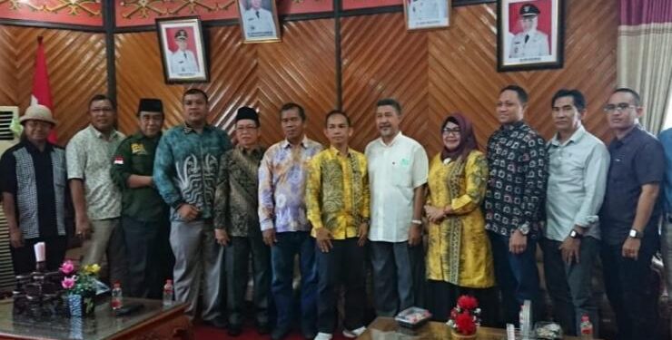 FOTO : IST/MATAKALTENG - Rombongan Anggota DPRD Barito Kuala ke Palangka Raya