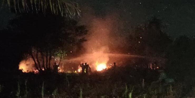FOTO : Dok/DIAN MATA KALTENG - Kebakaran hutan dan lahan di kawasan Jalan Tjilik Riwut, Sampit beberapa waktu lalu.