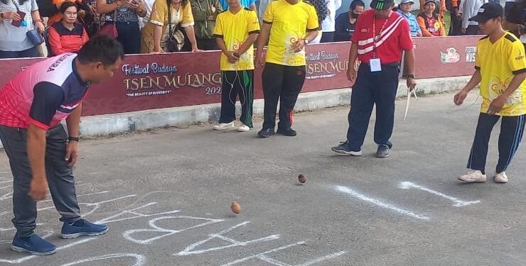 FOTO : OLIVIA/MATAKALTENG - Lomba habayang menjadi salah satu acara menarik dalam rangkaian kegiatan FBIM tahun 2023.