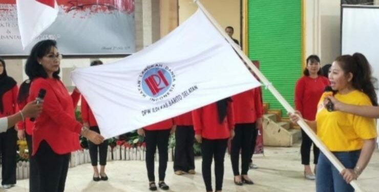 Ketua DPD Ikatan Langkah Dansa Indonesia (ILDI) Kalteng, Maria Neva Marlina melantik pengurus DPW ILDI Barsel di GPU Jaro Pirarahan Buntok