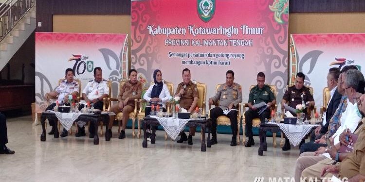 FOTO : DEVIANA/MATAKALTENG - Pertemuan Pemkab Kotim dengan Kepala Kantor Otoritas Bandar Udara Wilayah VII Balikpapan membahas pengembangan Bandar Udara H. Asan Sampit, Senin 29 Mei 2023.