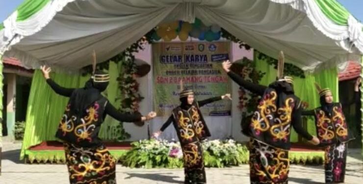 FOTO : DISDIK/MATA KALTENG - Pembukaan gelar karya P5 SDN 2 Baamang Tengah, Rabu 31 Mei 2023.