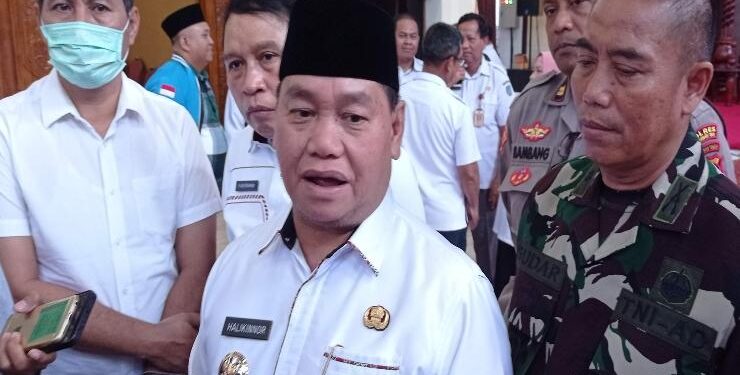 FOTO : DEVIANA/MATAKALTENG - Bupati Kotim Halikinnor didampingi Sekda Kotim Fajrurrahman dan perwakilan Dandim 1015 Sampit, Selasa 31 Mei 2023.