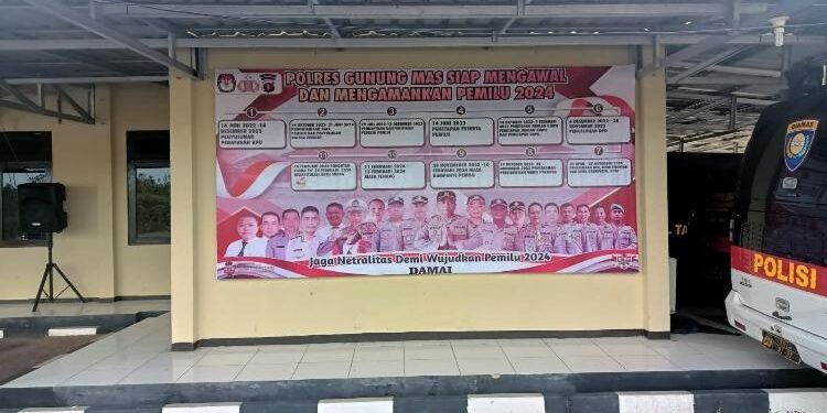 FOTO : HUMAS POLRES GUMAS/MATA KALTENG - Spanduk netralitas yang dipasang di Mapolres Gumas, Rabu, 10 Mei 2023.