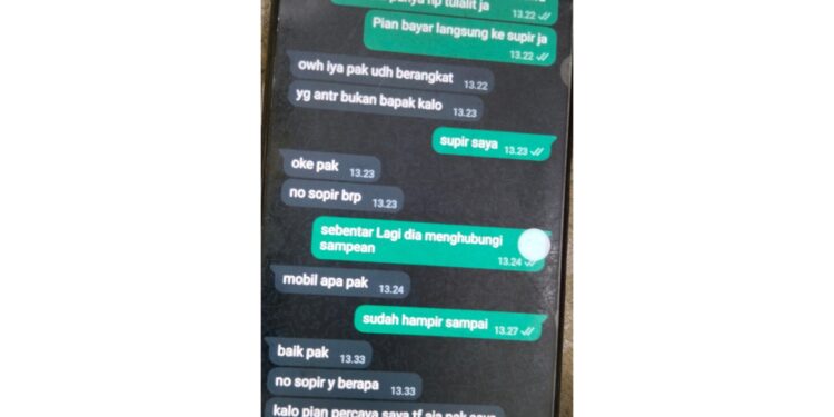 FOTO: AGUS/MATA KALTENG - Terlihat chatingan yang diduga pelaku penipuan via WhatsApp terhadap pemilik toko bangunan, Selasa 2 Mei 2023.