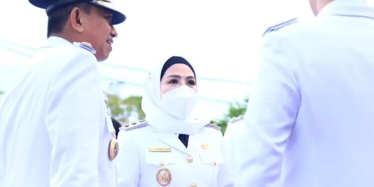FOTO: PROKOM SERUYA/MATA KALTENG - Wakil Bupati Seruyan, Iswanti (tengah) saat menghadiri puncak peringatan Hari Otonomi Daerah XXVII tahun 2023 di Kota Makassar, Sulawesi Selatan beberapa waktu lalu.
