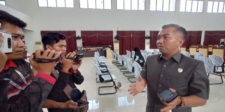 Ketua DPRD Seruyan, Zuli Eko Prasetyo (kanan).