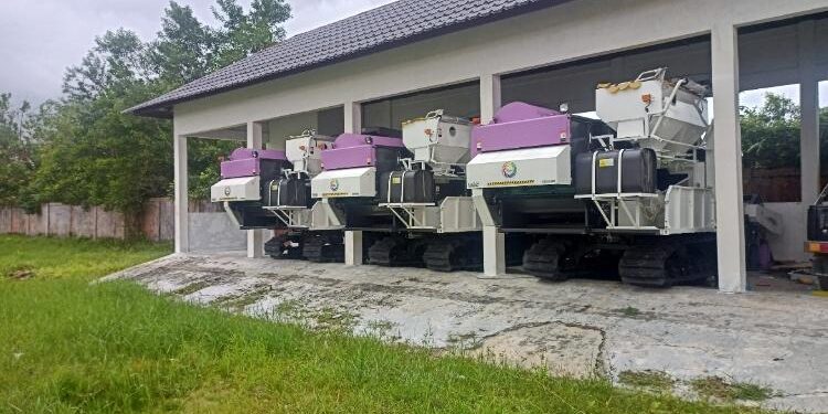 FOTO: DOK. ALDI/MATA KALTENG - Tig buah mesin Combine yang dimiliki oleh DKPP Kabupaten Seruyan.
