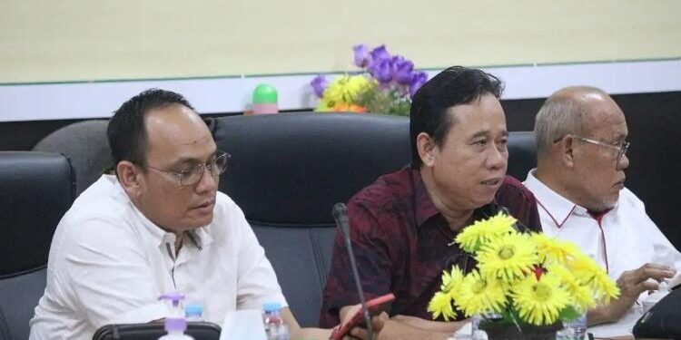 Anggota DPRD Seruyan, Bejo Riyanto (tengah).