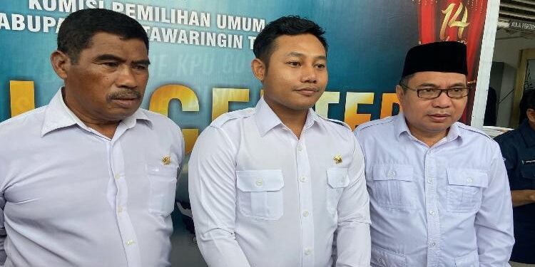FOTO: DIAN/MATA KALTENG - Kader partai Gerindra usai melakukan penyerahan berkas pengajuan Bacaleg di KPU Kotim, Sabtu 13 Mei 2023.