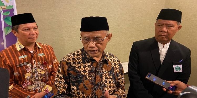 Foto: DIAN/MATA KALTENG - Ketua Umum PP Muhammadiyah (tengah), Prof Dr H Haedar Nasir.