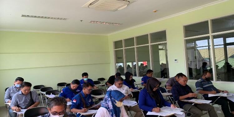 FOTO : DIAN/MATA KALTENG - Bacaleg dari Partai Demokrat yang melakukan tes kesehatan di RSUD dr Murjani, Sampit, 3 Mei 2023.
