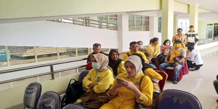 FOTO : DIAN/MATA KALTENG - Sejumlah Bacaleg dari Partai Golkar yang mengikuti tes kesehatan di RSUD dr Murjani, Sampit, 3 Mei 2023.