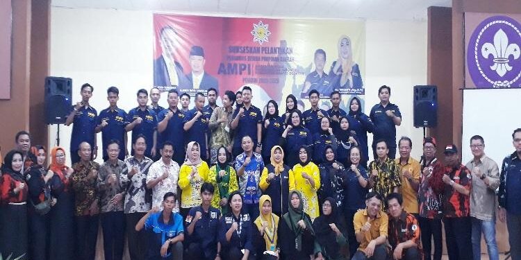 FOTO: TAUFIK/MATAKALTENG - Foto Bersama Pengurus AMPI Provinsi, AMPI Barsel dan Organisasi Kepemudaan.