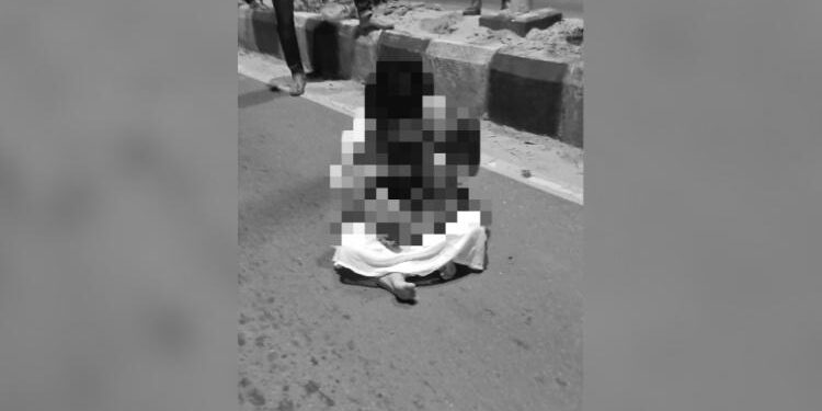 FOTO: ISTIMEWA/MATA KALTENG- Tangkap layar, terlihat seorang ibu yang tega membunuh anak kandungnya di Jalan Jendral Sudirman km 3, Sampit, Rabu, 7 Juni 2023 malam.