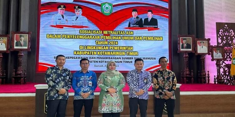 FOTO: DEVIANA/MATAKALTENG - Ketua Bawaslu Kotim, Muhammad Tohari (sebelah kanan) saat bersama Wakil Bupati Kotim Irawati, Plt Kepala BKPSDM Kotim dan KASN serta Asisten III Setda Kotim, Kamis 8 Juni 2023.