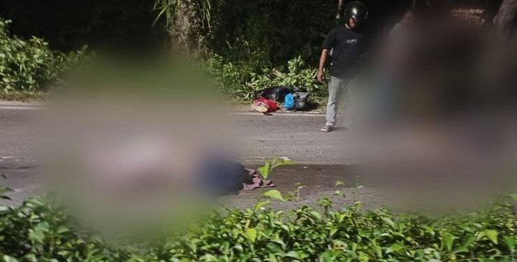 FOTO : IST/MATA KALTENG - Pasutri tergeletak tak bernyawa saat terlibat kecelakaan tragis di Jalan Jenderal Sudirman depan City Mall Sampit, Kecamatan MB Ketapang, Kabupaten Kotawaringin Timur (Kotim), Rabu 21 Juni 2023 malam. 