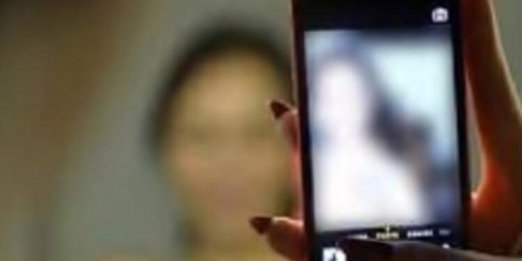 FOTO: MATAKALTENG - Ilustrasi seseorang tengah melakukan videocall sex.
