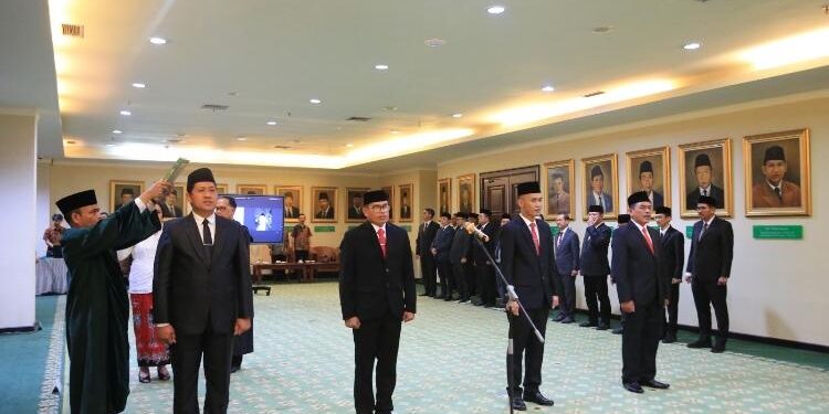 FOTO: MATAKALTENG - Rektor IAIN Palangka Raya, Prof. Dr. Ahmad Dakhoir, SHI, saat dilantik.