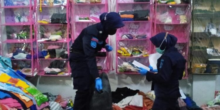 FOTO: HUMAS LAPAS/MATAKALTENG - Penggeledahan di kamar hunian WBP, oleh Petugas Lapas Perempuan Kelas IIA Palangka Raya.