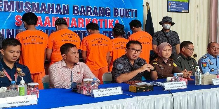 FOTO: RZL/MATAKALTENG - Jajaran BNNP Kalteng, saat melakukan press release.