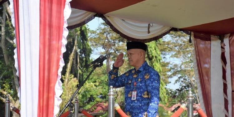 FOTO: GIA/MATAKALTENG - Sekda Kabupaten Kapuas, Septedy, saat memimpin apel Hari Lahir Pancasila.