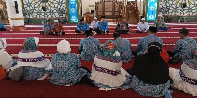 FOTO: MATAKALTENG - Pelepasan 19 calon Jamaah haji, di Masjid Agung Al Mukarram.