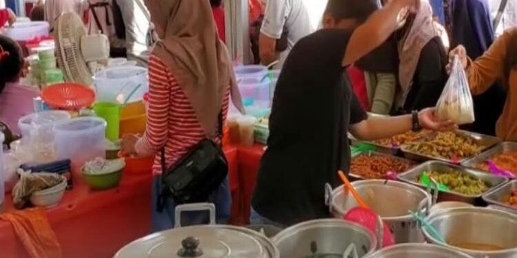 FOTO: DOK/MATAKALTENG - Pedagang takjil di Kota Sampit.