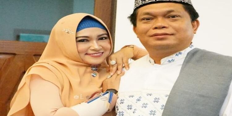 FOTO: INSTAGRAM HJ. UMI MASTIKAH/MATAKALTENG - Foto mesra Sriosako dan Hj. Umi Mastikah.