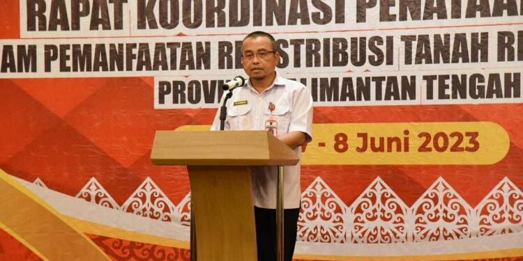 FOTO: VI/MATAKALTENG - Asisten Administrasi Umum Setda Kalimantan Tengah (Kalteng), Sri Suwanto, pada saat membuka rapat koordinasi.