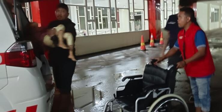FOTO : IST/MATA KALTENG – Korban saat dilarikan ke RSUD dr Murjani Sampit, Rabu, 7 Juni 2023 malam.