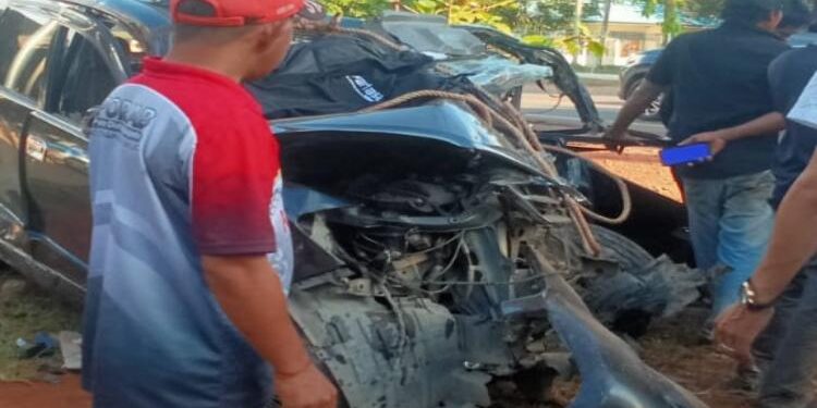 FOTO: ISTIMEWA/MATA KALTENG - Kondisi mobil yang terlibat kecelakaan yang menewaskan satu keluarga di Jalan Cilik Riwut KM 42, Desa Jemaras, Kecamatan Cempaga, Kabupaten Kotim. Senin, 12 Juni 2023.