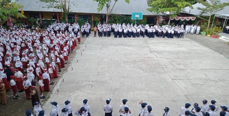 FOTO : DIAN/MATA KALTENG - Suasana PPDB di SMPN 2 Sampit.