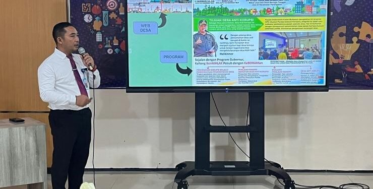 FOTO : IST DPMD/MATA KALTENG - Kepala Dinas PMD Kabupaten Kotim Raihansyah saat mempresentasikan inovasinya dalam pelatihan kepemimpinan nasional tingkat II di Bandiklat Provinsi Jawa Timur.