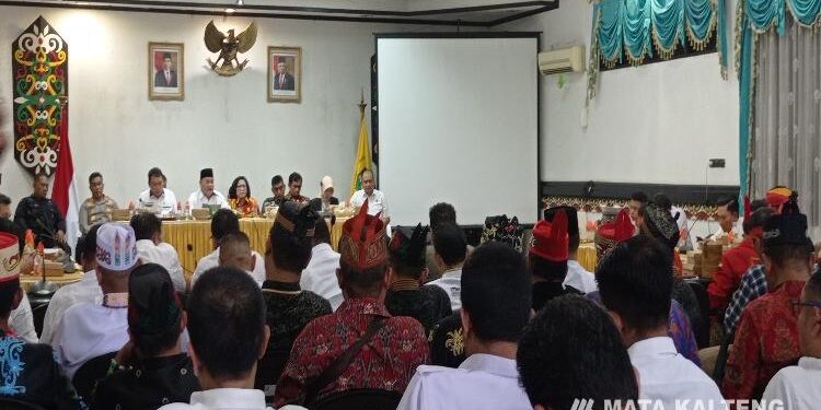 FOTO : DEVIANA/MATAKALTENG - Audiensi Pemkab Kotim dengan TBBR terkait tuntutan plasma, Rabu 14 Juni 2023.