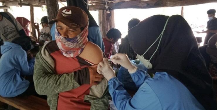 FOTO : Dok/MATA KALTENG - Pelayanan vaksinasi yang dilakukan di Puskesmas Ujung Pandaran.